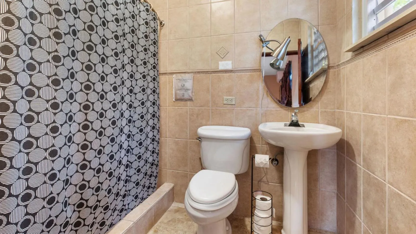 Beachfront Getaway At Ocean View Castle Condo Aguada Appartement