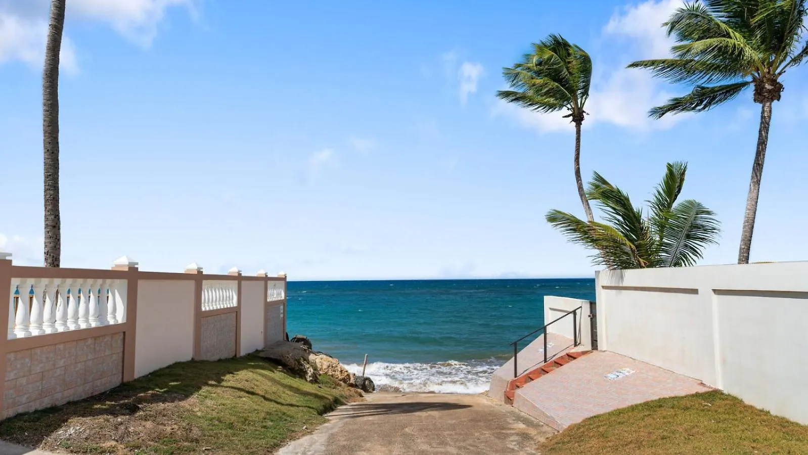 Beachfront Getaway At Ocean View Castle Condo Aguada 0*,  Porto Rico